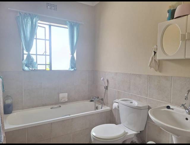 2 BEDROOM TOWNHOUSE FOR SALE IN DALVIEW